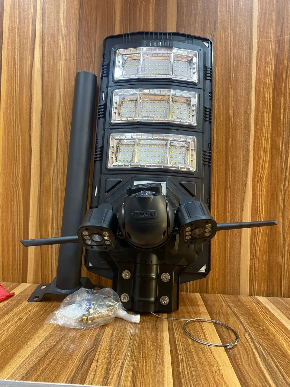 3Lens Solar Camera and floodlight unit included in the current offer